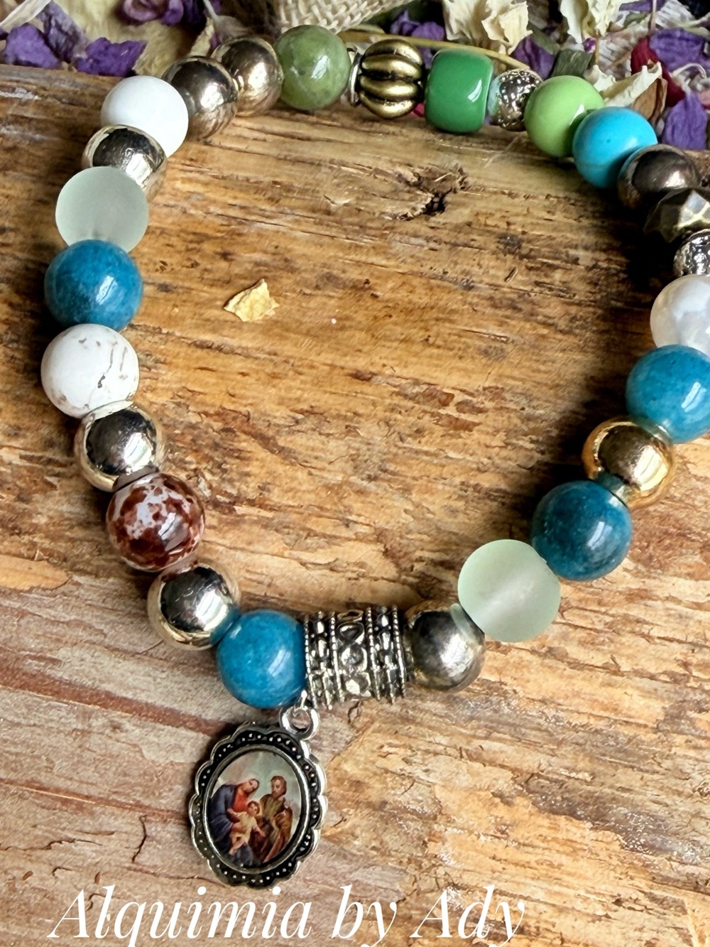 Sagrada Familia + Turquoise, Green & White Beaded Bracelet with Religious Medal